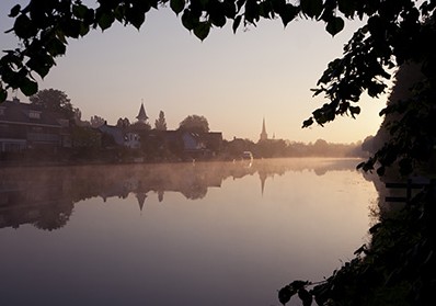 tussen